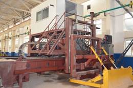 工程机械多功能综合试验台 建立在亚洲最大的室内试验土槽上,是国内少数几个能进行各种工程机械模型或原型试验的实验基地之一